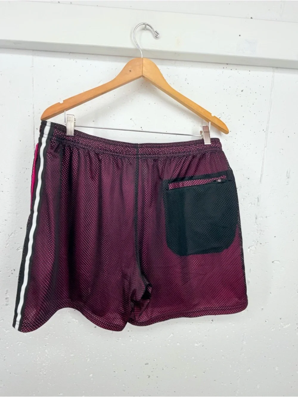 Chubbies Men’s Size 2XL Black & Hot Pink  Mesh Shorts 5.5” Inseam